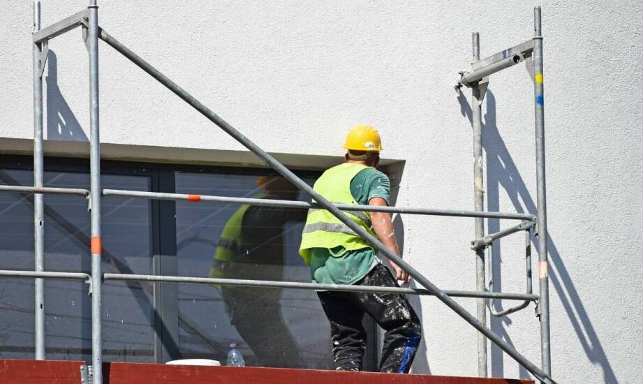 Rusztowania w budownictwie – kiedy opłaca się skorzystać z wypożyczalni