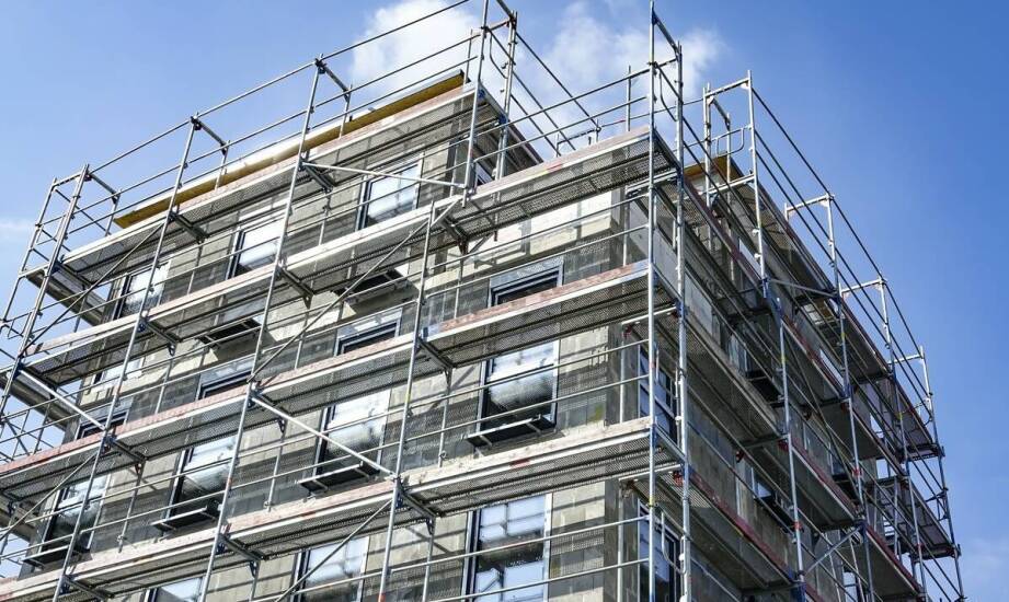 Wynajem rusztowań – najważniejsze zalety i możliwości wykorzystania konstrukcji