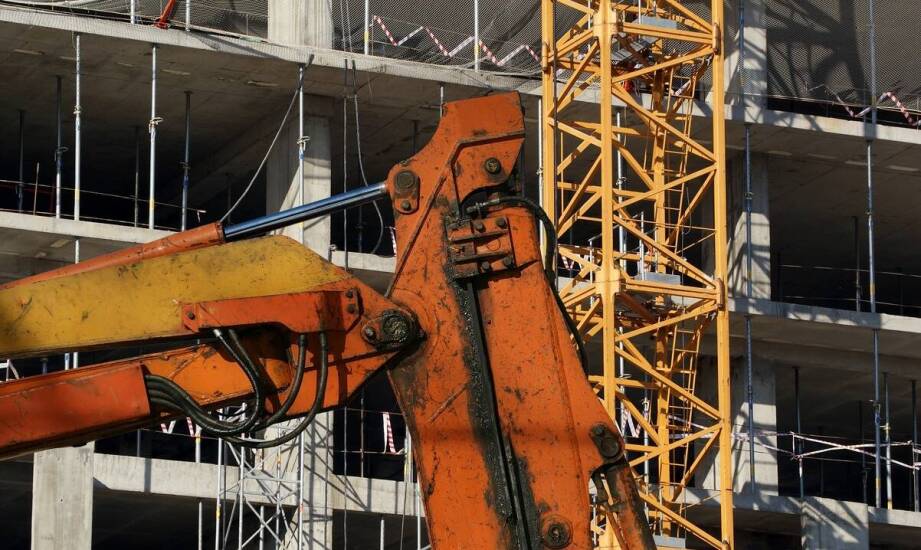 Zasady bezpieczeństwa i najczęstsze zastosowania wind budowlanych w branży