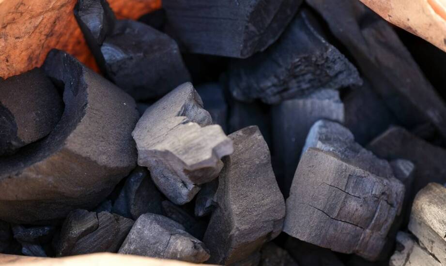Węgiel jako źródło ciepła – rodzaje, zastosowanie i istotne aspekty wyboru