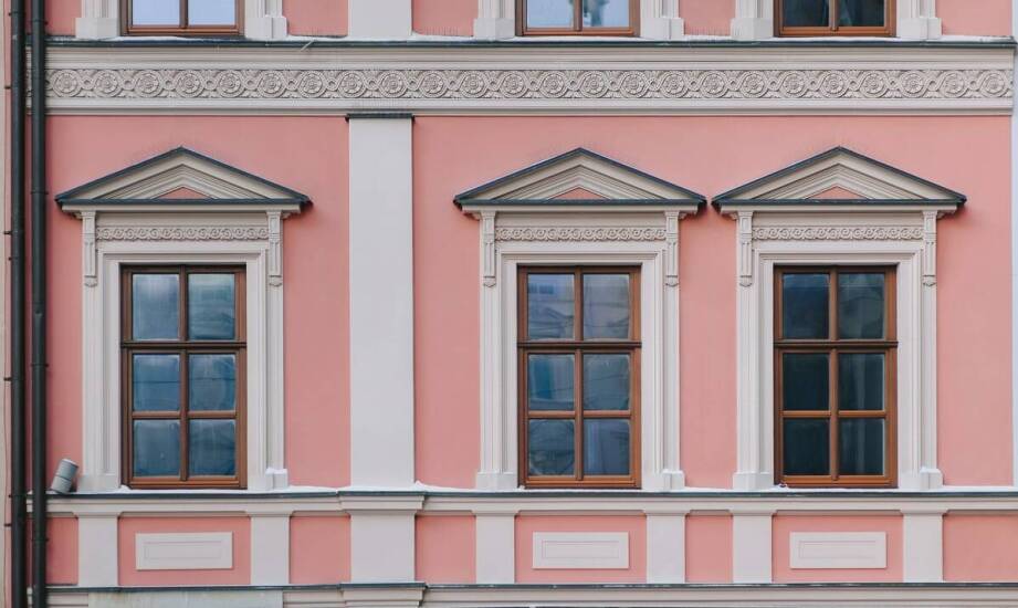 Trwałe i estetyczne elewacje – przegląd materiałów oraz możliwości wykończenia