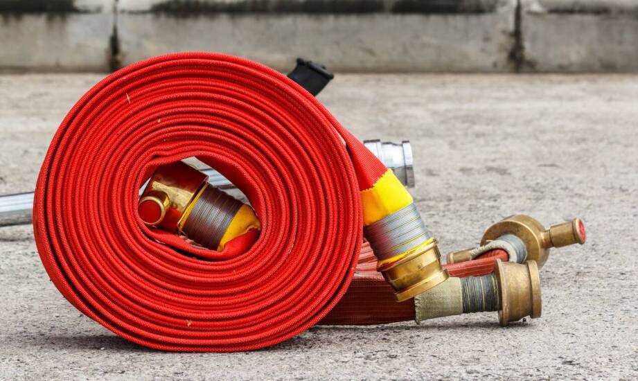 Węże przeciwpożarowe – zastosowania i znaczenie w ochronie przeciwpożarowej