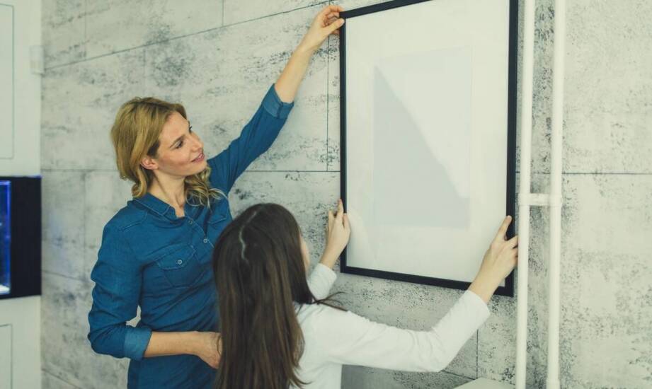 Lustro na zamówienie – funkcjonalność i styl w każdym wnętrzu