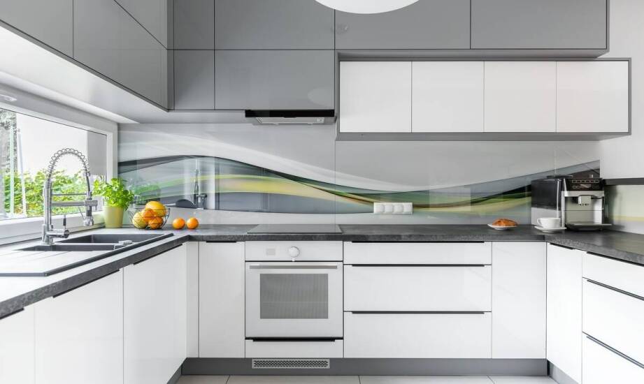 Szkło hartowane w kuchni – zalety, zastosowania i pomysły na aranżację