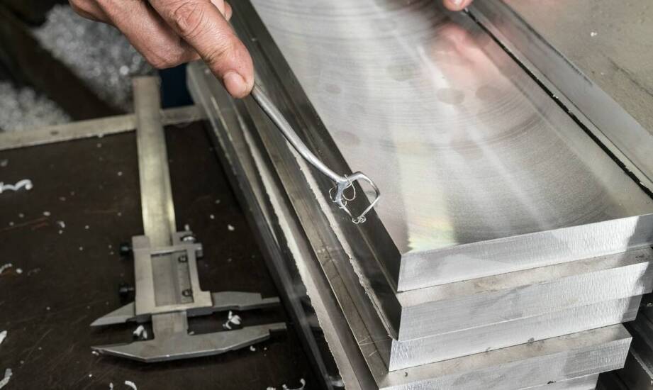 Hartowane szkło – trwałość i wszechstronność w codziennych zastosowaniach