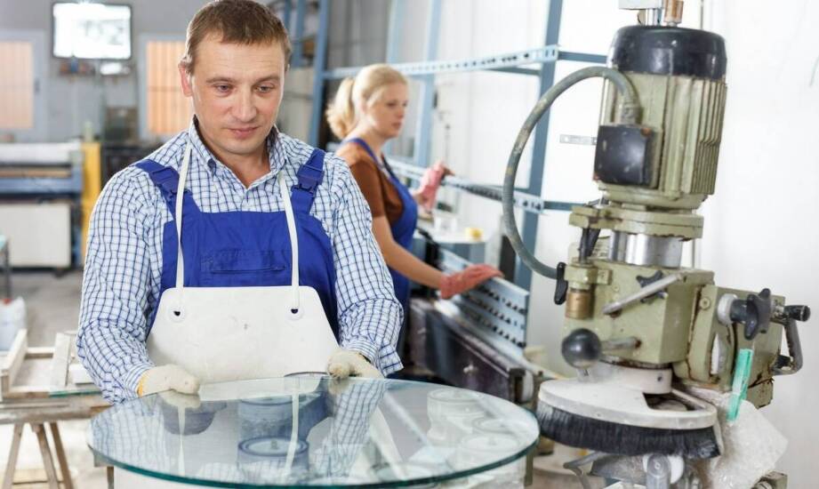 Hartowanie szkła – zastosowania, bezpieczeństwo oraz najważniejsze właściwości