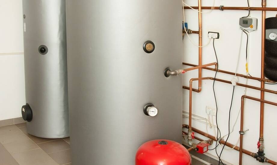 Kotły wodne w budownictwie przemysłowym – zastosowania i zalety rozwiązań