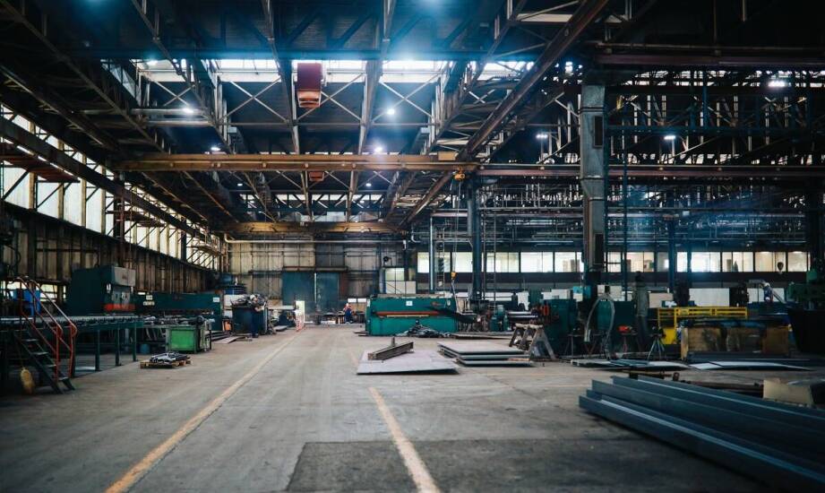 Najważniejsze aspekty projektowania i budowy hal dla przemysłu