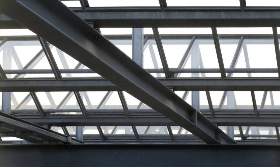 Konstrukcje stalowe w budownictwie – zastosowania, zalety i możliwości branży
