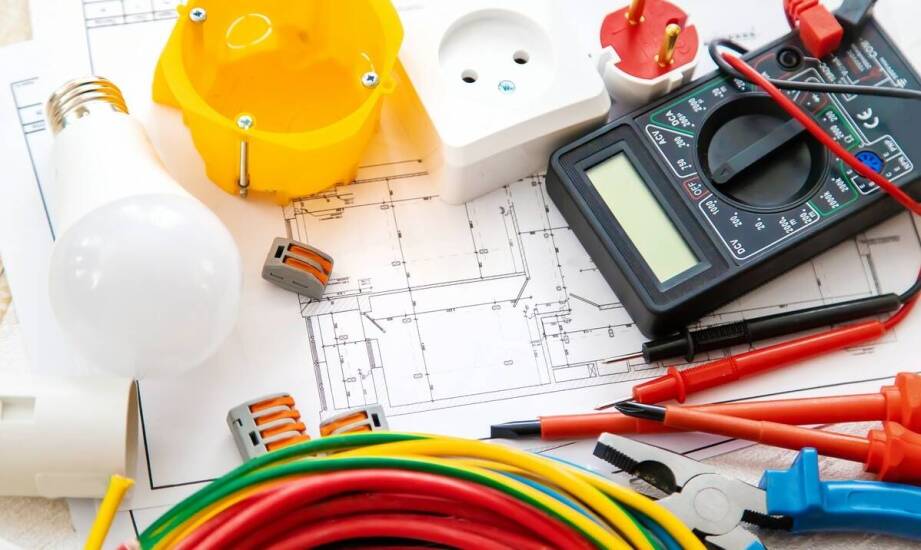 Z jakich elementów składają się instalacje elektryczne?