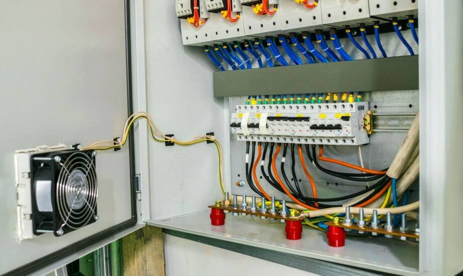 Trendy w budownictwie przemysłowym i instalacjach elektrycznych – przegląd rozwiązań