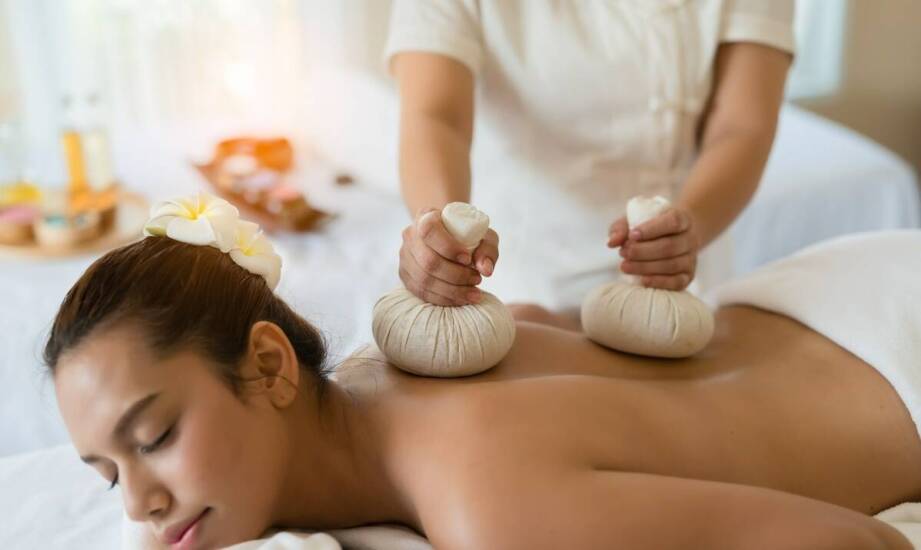 Masaż balijski – tradycja, techniki i działanie egzotycznego rytuału odprężającego