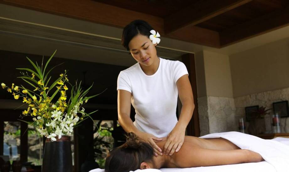 Relaksacyjna moc masażu balijskiego – jak wpływa na codzienne samopoczucie