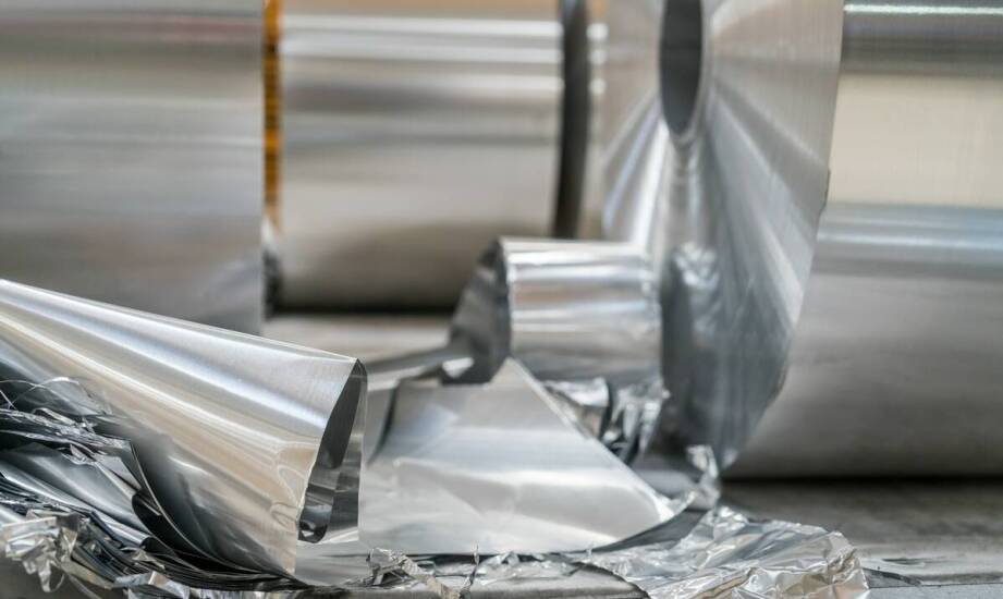 Jak powstają opakowania foliowe i jakie mają znaczenie dla różnych branż