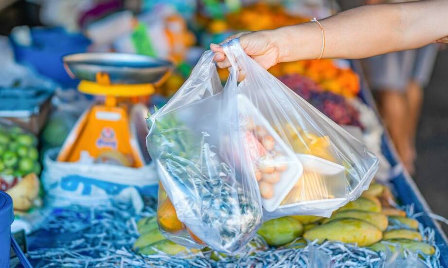 Opakowania plastikowe do żywności – rodzaje, zastosowanie i bezpieczeństwo