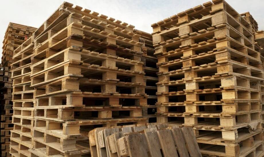 Najważniejsze informacje o paletach przemysłowych – funkcje i specyfika