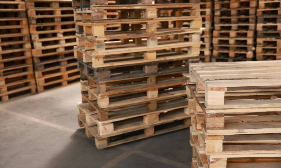 Jak działa rynek palet używanych i co wpływa na ceny skupu