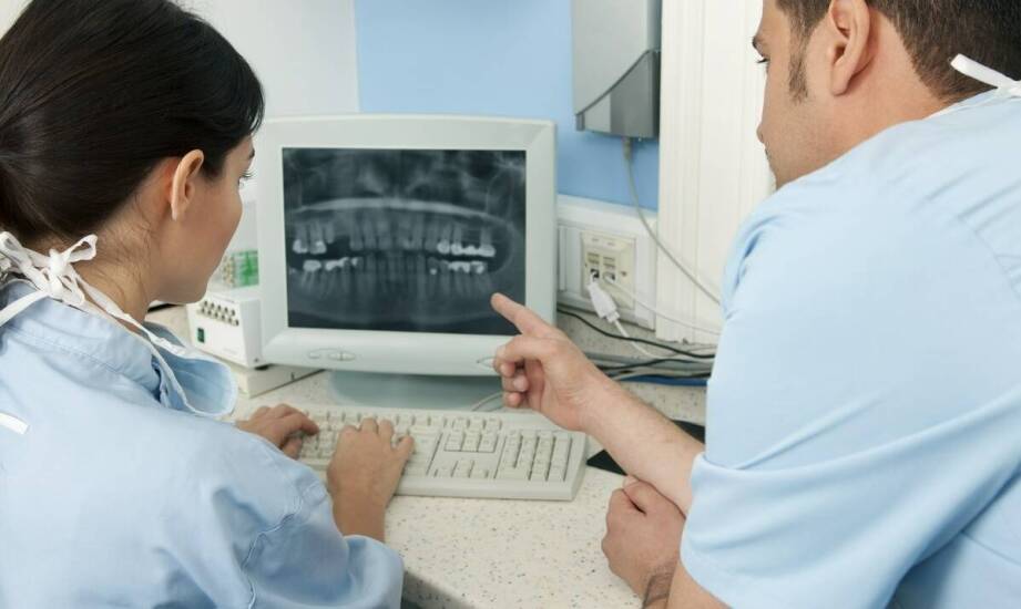 Jakie schorzenia wykrywa tomografia komputerowa zębów i kiedy jest zalecana