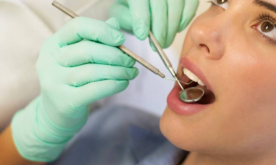 Wszystko, co warto wiedzieć o wybielaniu zębów – etapy, efekty, bezpieczeństwo