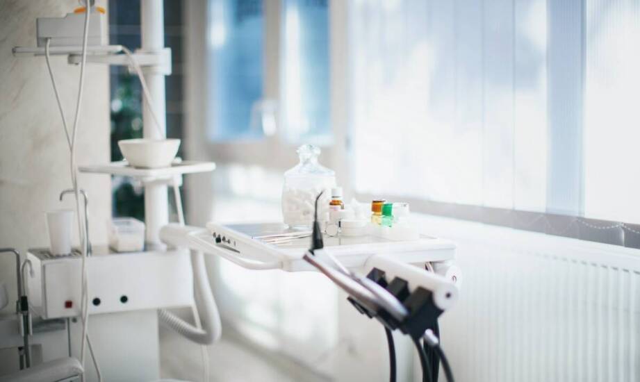 Jak wybrać gabinet dentystyczny – najważniejsze kryteria i zakres usług