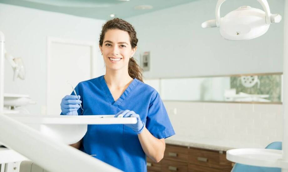 Najpopularniejsze zabiegi stomatologiczne – przebieg, wskazania i efekty