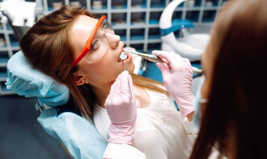 Zabiegi estetyczne w stomatologii – co warto wiedzieć o poprawie uśmiechu