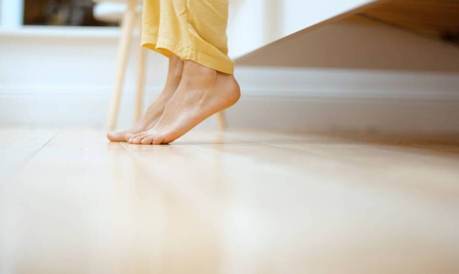 Stopki meblowe w aranżacji wnętrz – funkcje, rodzaje i praktyczne rozwiązania