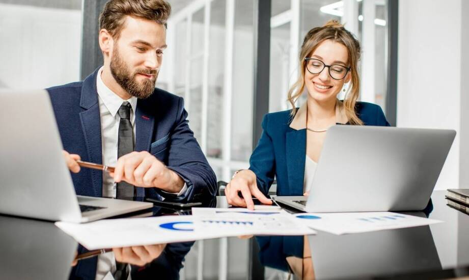 Na czym polega outsourcing pracowników i kiedy warto rozważyć taką opcję