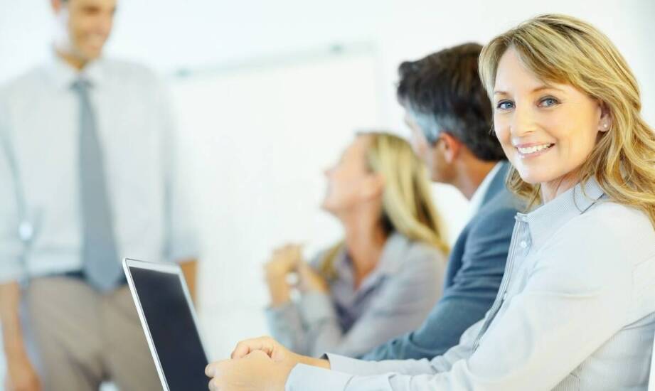 Jak działają agencje pośrednictwa pracy i jakie oferty można znaleźć?