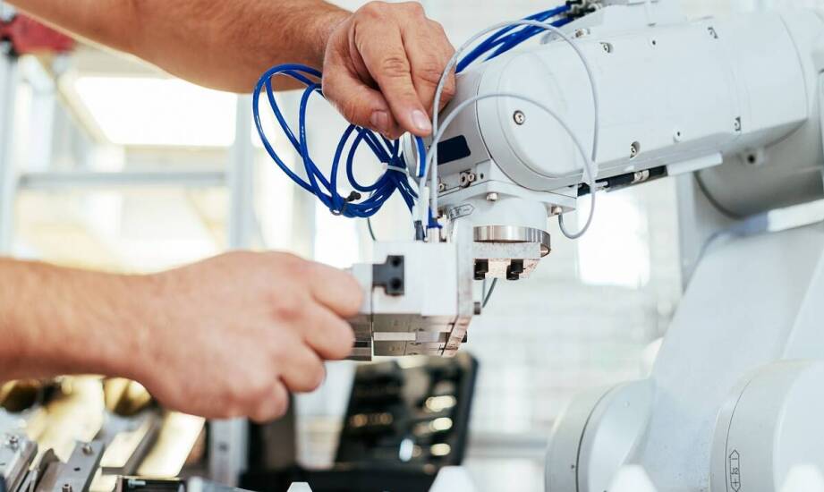 Budowa maszyn testujących – zastosowania, działanie i najnowsze rozwiązania