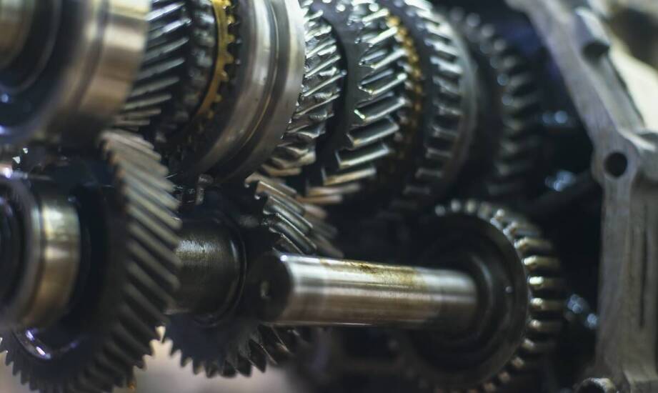 Przekładnie kątowe – zastosowanie, budowa i zalety w różnych branżach