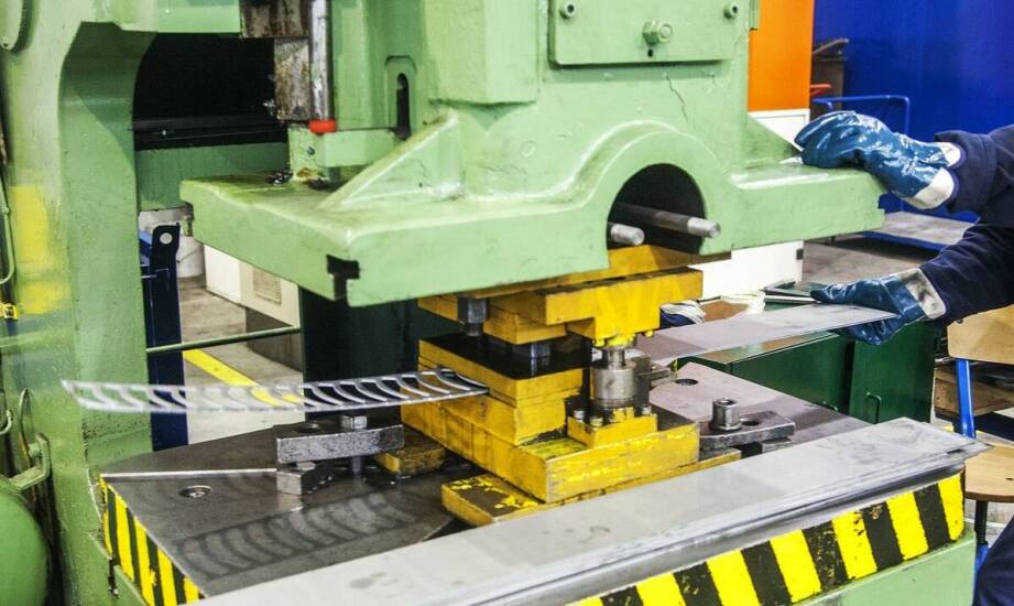 Osłony zabezpieczające maszyn – klucz do bezpiecznej i wydajnej produkcji