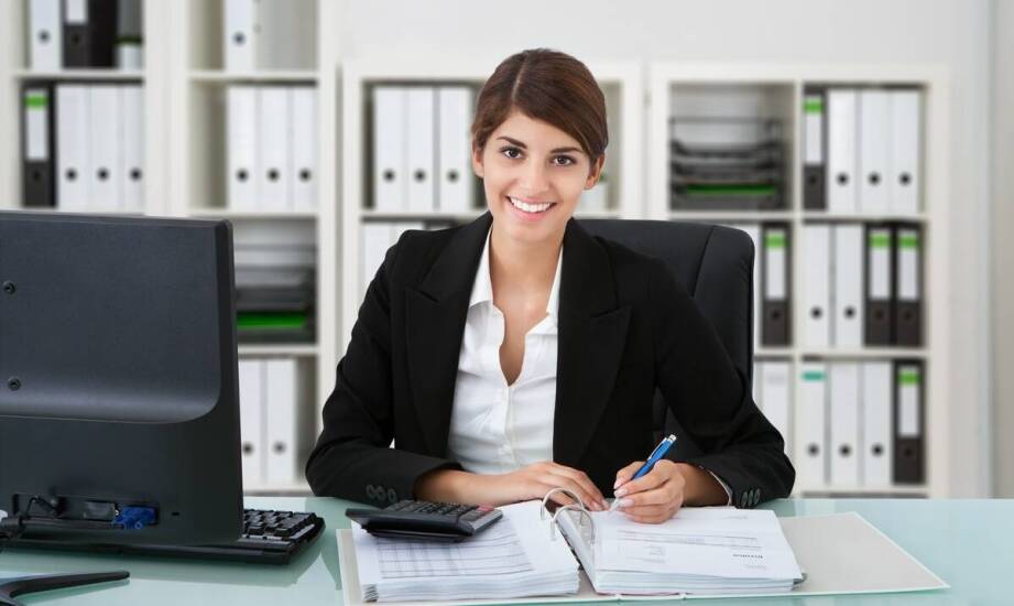 Jakie są podstawowe zadania działu kadr i płac w przedsiębiorstwie?