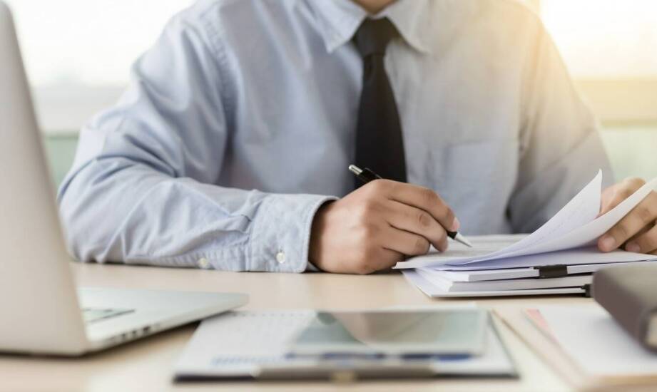 Obsługa kadrowo-płacowa — na czym polega i jakie niesie korzyści dla firm