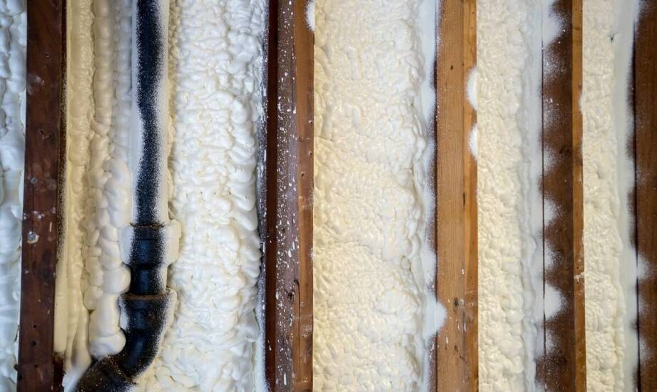 Jak znaleść firmę ocieplającą domy granulatem wełny?