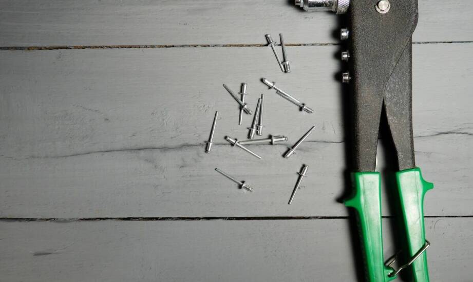 Przewierty: kluczowe etapy realizacji i zastosowania w różnych branżach