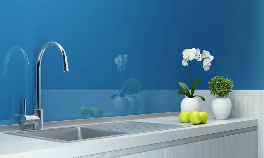 Grafiki na szkle w aranżacji wnętrz – pomysły i praktyczne zastosowania