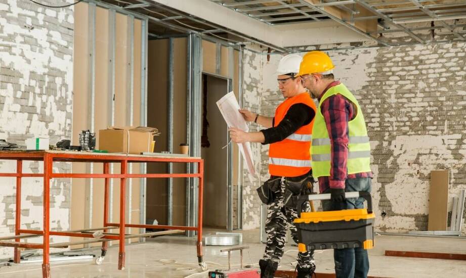 Budowa domu – kluczowe informacje, które warto znać przed startem inwestycji