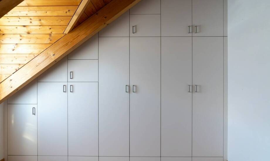 Szafy na zamówienie – inspiracje i wskazówki do aranżacji wnętrz