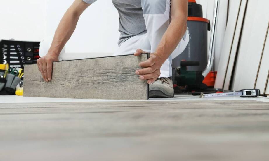 Etapy montażu wykładzin podłogowych – praktyczne informacje i wskazówki