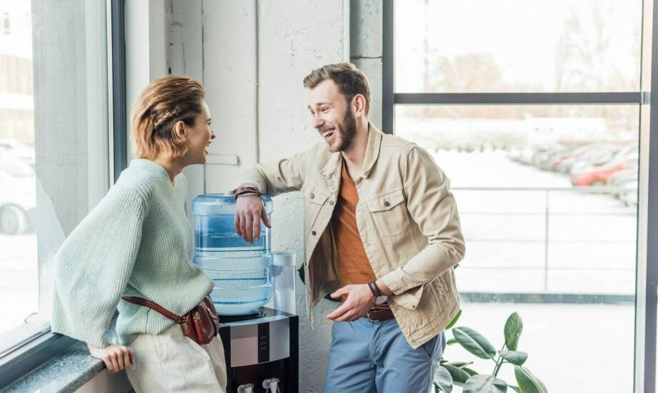 Korzyści z wynajmu dystrybutorów wody – co warto wiedzieć przed decyzją