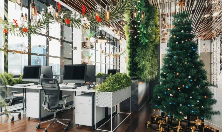 Choinka do biura – inspiracje na świąteczny klimat w miejscu pracy