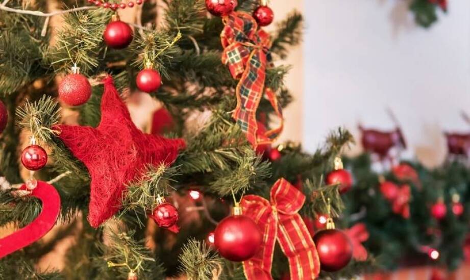 Stroiki bożonarodzeniowe – inspiracje i pomysły na dekoracje na święta