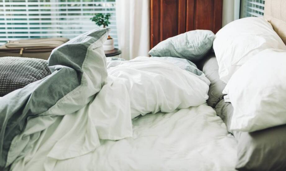 Pościel bawełniana – zalety, rodzaje i inspiracje do aranżacji sypialni