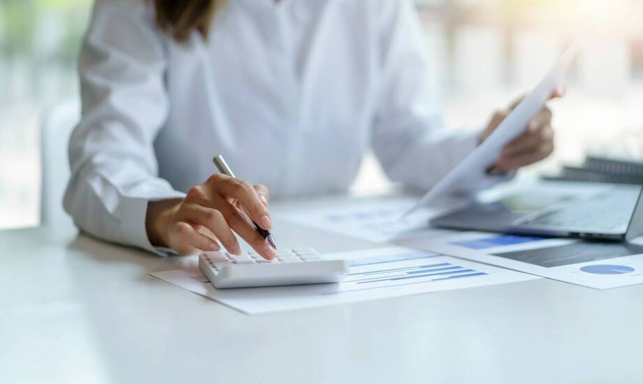 Czym zajmuje się doradca księgowy i jakie usługi oferuje przedsiębiorcom