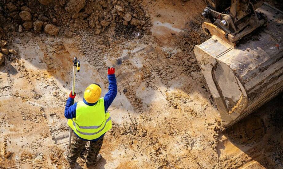Jak przebiega wynajem sprzętu budowlanego i prace ziemne krok po kroku
