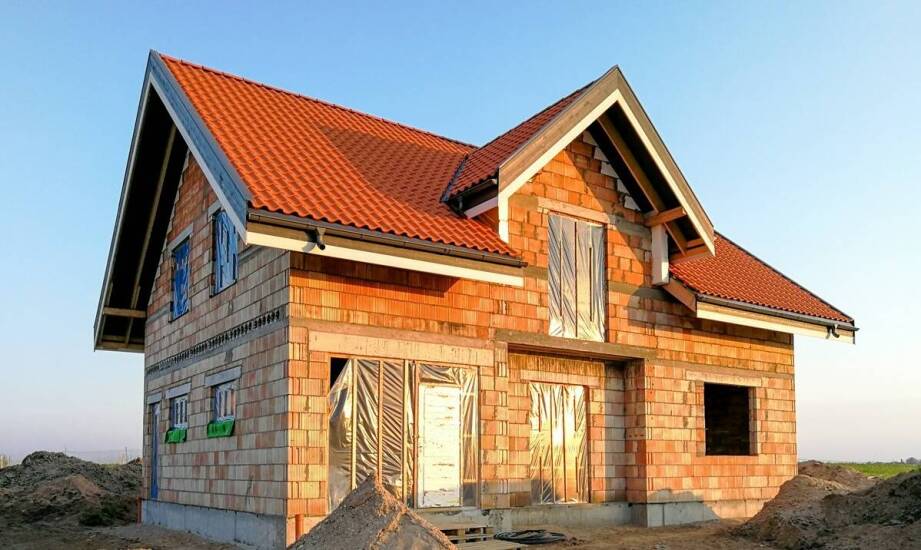 Ile trwa budowa domu pod klucz i co wpływa na czas realizacji inwestycji