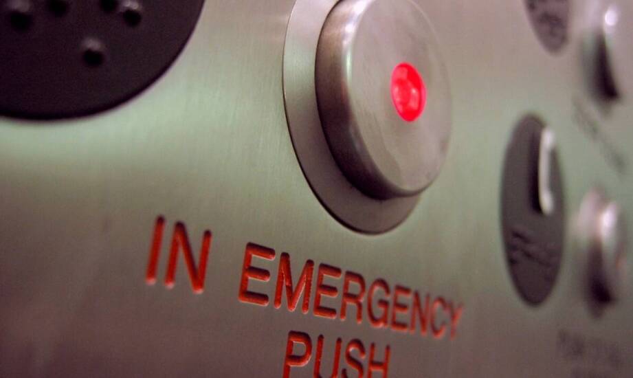 Okucia antypaniczne — zastosowanie, bezpieczeństwo i funkcjonalność w drzwiach