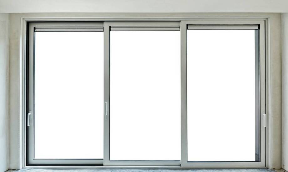 Okucia do drzwi przesuwnych – jakie elementy wybrać i na co zwrócić uwagę