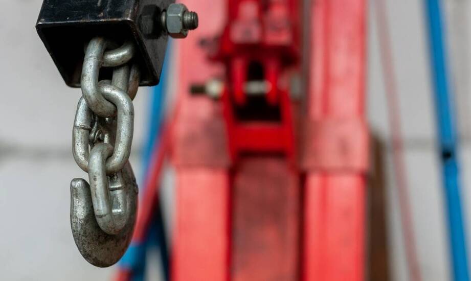 Siłownik łańcuchowy – zastosowanie, budowa i zasada działania w oknach